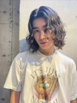 ウェイビーエフティフィフス 横浜西口(WAVEY ft.fifth) 波巻きスパイラルパーマセンターパート波巻きパーマツーブロック