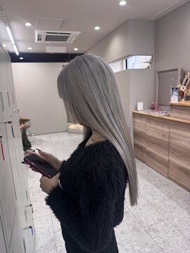 シカ 神戸三宮元町店(Cica) シルバー ダブルカラー ブリーチ 髪質改善 ハイトーン 三宮