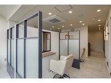 ブルーベイル(Blue Veil.)の雰囲気(程よいプライベート感が心地よい半個室空間【マンツーマン接客】)