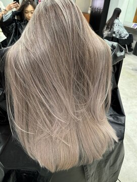 エイチ(H) xバレイヤージュ/イメチェン/ホワイトブロンド/外ハネボブ/美髪