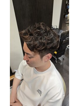 オムヘアーバイグルーマーズ(HOMME HAIR by GROOMER/S) メンズ無造作パーマ　HOMMEHAIR2nｄ江ヶ崎
