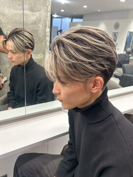 メンズサロン キング 高槻店(Men’s salon K!ng) フェザーショートアップバングセンターパートメンズハイライト