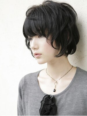 【Cut+ナノモイストクリープパーマ￥9000】骨格・頭の丸みに合わせてカットするので、小顔効果バツグン♪