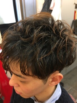 エスエムアールツー(SMR2) ☆ツーブロックショートスタイルにパーマ風アイロン仕上げ☆