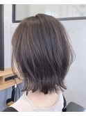 切りっぱなしミディアムレイヤーボブ