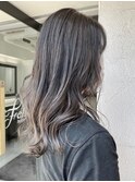 透け感ハイライトでグレージュカラー★小顔見えミディアムヘア