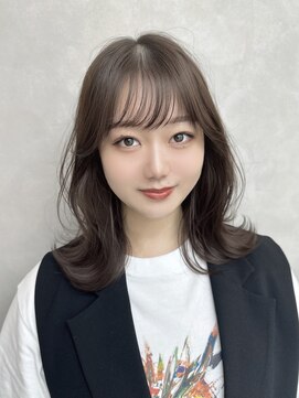 ロイ(Roi) 斜めバンググレーベージュヘルシースタイル20代30代40代【渋谷】