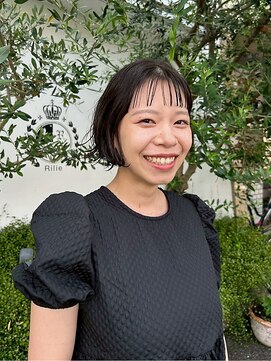 リリー(Rilie) ショートレイヤー/大人ショート/抜け感/大人可愛い