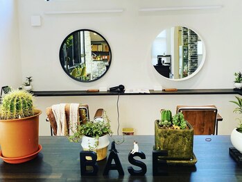 ベース(Base)の写真/”あなたの似合う”を一緒に見つけます。マンツーマン施術で、じっくり相談できるカウンセリングが魅力◎