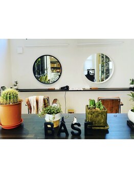 ”あなたの似合う”を一緒に見つけます。マンツーマン施術で、じっくり相談できるカウンセリングが魅力◎