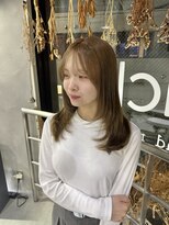 リュッカ(Lyuck)&nbsp;【MANA】Aラインスタイリングのレイヤーとオリーブベージュ