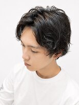 オルタナティブパレード(Alternative Parade) センターパートフェザーパーマ シャドウパーマ ミディアム 黒髪