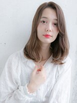 ルティア(Lutia)&nbsp;透明感アッシュベージュ　外ハネミディ