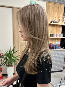 リノショアーズ 元町店(RINOSHORES) 巻いて大人可愛いくびレイヤー×シルキーベージュブロンド