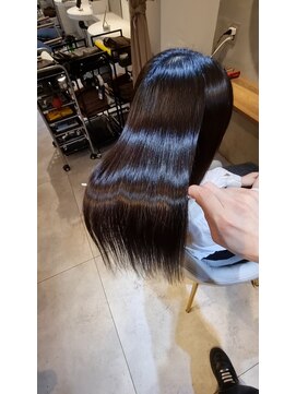 ジーナ 銀座中央通り(Zina) 髪質改善専門美容師がつくる美髪縮毛矯正