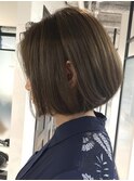 くびれショートボブ40代50代グレイカラー白髪ぼかしハイライト