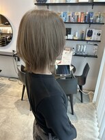 エスデザイン(es design)&nbsp;ボブレイヤー×ハイトーンシルバーアッシュ