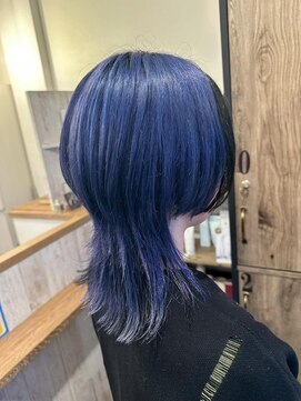 ニフティー(Nifty) ウルフカット×ネイビーカラー