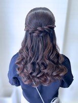 タグマル&nbsp;結婚式ヘアセット☆タイトでエレガントなハーフアップ