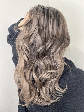 ユートピア(U topia) ホワイトアッシュ/シルバーカラー/バレイヤージュ/ハイライト