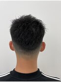 30代40代メンズ刈り上げフェードスタイルかき上げ短髪ワイルド