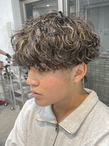 フィフス 原宿(fifth)&nbsp;波巻きスパイラルツイストスパイラルパーマツーブロックマンバン