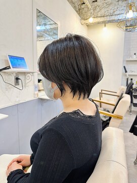 トッカ ヘアアンドトリートメント 難波店 大人可愛い20代30代40代黒髪前下がりショートボブ丸みショート◎