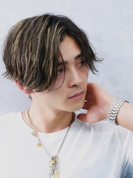 クロムトウキョウ ザ バーバー ネオン 新宿店(CHROM TOKYO the Barber ne/on) 波打ちセンターパート/メンズハイライト