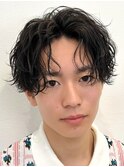 センターパート波巻きスパイラルパーマ刈り上げマッシュ黒髪韓国