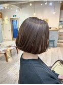 水素カラー+明るめ白髪カラーで柔らかさと透明感あるスタイル