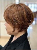大人女性のための軽やかショートボブ