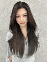 AERA  店長　Miyu「小顔レイヤーカット×柔らか似合わせカラーが得意です◎」