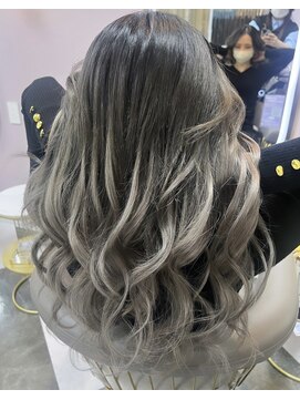 ガルボ ヘアー(garbo hair) 艶髪　ハイトーンカラー　プルエクステ