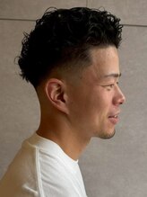 【スペインカール】外国人のような癖毛風質感。男の色気を引き出すパーマデザイン