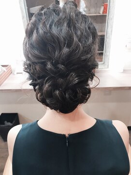 マジックマッシュ(Magic Mush) 下目アップシニョンスタイル