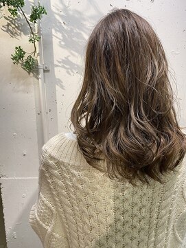 エル(EL by green) 《tomi》馴染ませバレイヤージュカラー