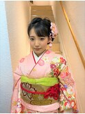 艶やかにサイドでアップスタイル