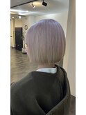 ホワイトベージュ×ミニマルボブ