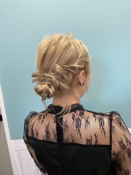 フェイス(faith) ゆるふわシニヨン