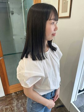 髪と自然 重めぱっつんミディアム×アッシュカラー