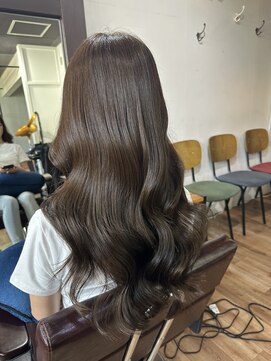 オルクドゥ(Orque deux) 透明感艶感カラー暗めくすみベージュ似合わせロングレイヤー