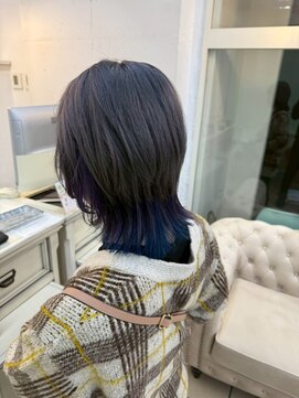 シャルティア(SHALLTIA) インナーカラー/アクセントカラー/ネイビー/くびれショート