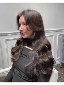 イェンホン 艶紅(Yan Hong 艶紅) 【#新宿美容室#ワンホンメイク#羽エクステ#ヘアアレンジ】