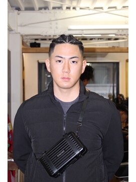 ビーバイエイトジェンツ(Bee by EIGHT GENTS) 刈り上げセンターパート/波巻きツイストスパイラル/心斎橋