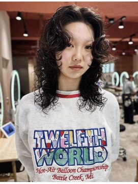 ヘアーアンドメイク ビス(HAIR&MAKE bis) ハイレイヤーパーマ　海外風パーマ【kotomi】
