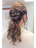 アローヘアー 浜松町店(Arrow Hair) カールや動きの綺麗なハーフアップ