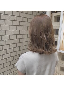 フェリア 梅田(FERIA) 【梅田 茶屋町】ヌーディーベージュ×色っぽ　ふんわりミディ