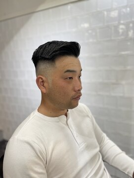 メリケンバーバーショップ フクオカ(MERICAN BARBERSHOP FUK) かき上げヘアショートレイアーくせ毛風パーマコンマヘアS67