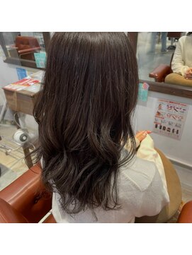 ウル(ulu) グレージュカラー/巻きスタイル/透明感カラー