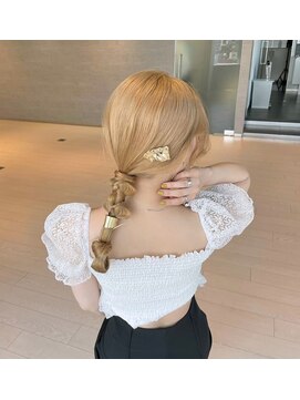 シエル(hair terrace Ciel) タイトな編みおろしスタイル